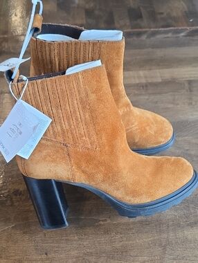 Geox Size 8 Women's Suede Ankle Booties in Cognac Tan with Block Heel